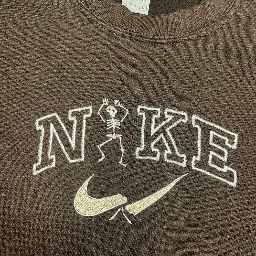 Nike Skeleton Embroidered Crewneck Dark Brown Cozy Graphic Sweatshirt Sz Small - Picture 3 of 8